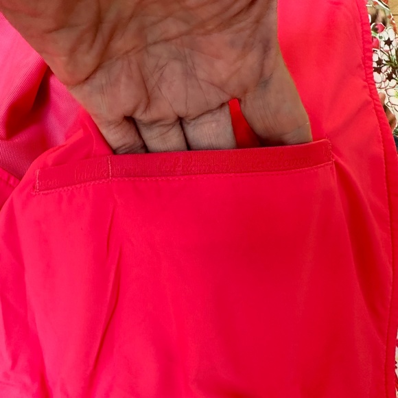 NWOT Lululemon Sea Wheeze Marathon 'Pack It Up' Jacket in Size 4 with Carry Bag - Picture 9 of 14